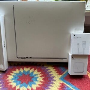 Apple MacBook Air 13.6in 256GB M2 (2022)